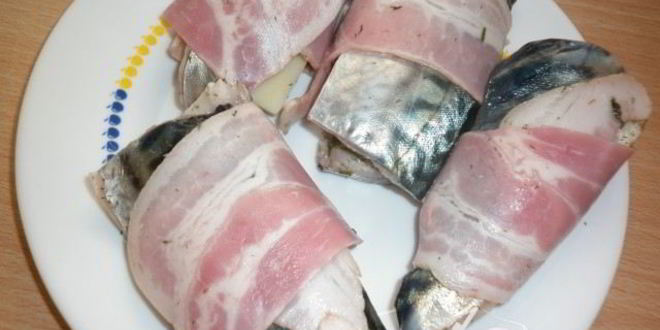 Рецепт скумбрия, которая нравится мужу с беконом и сыром