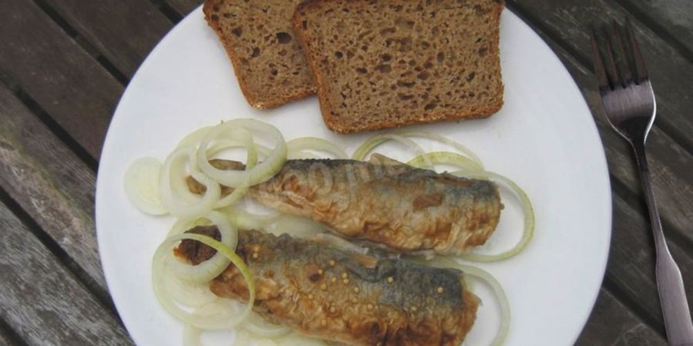 Как приготовить скумбрия на сковороде с луком