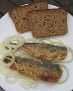 Скумбрия на сковороде с луком