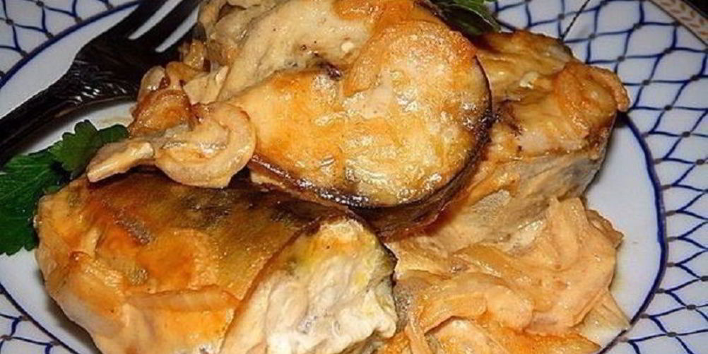 Рецепт скумбрия, которая нравится мужу с беконом и сыром