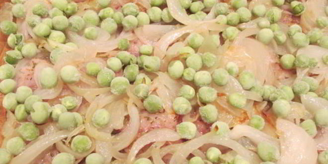 Рецепт скумбрия, запеченная в сливках, с зеленым горошком