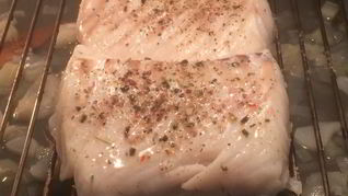 Рецепт Треска со свекольной ботвой и кедровыми орехами