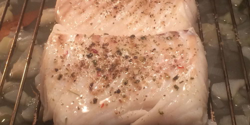 Как приготовить треска со свекольной ботвой и кедровыми орехами