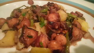 Рецепт Тушеный в вине осьминог с травами