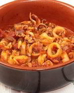 Тушеные кальмары в соусе