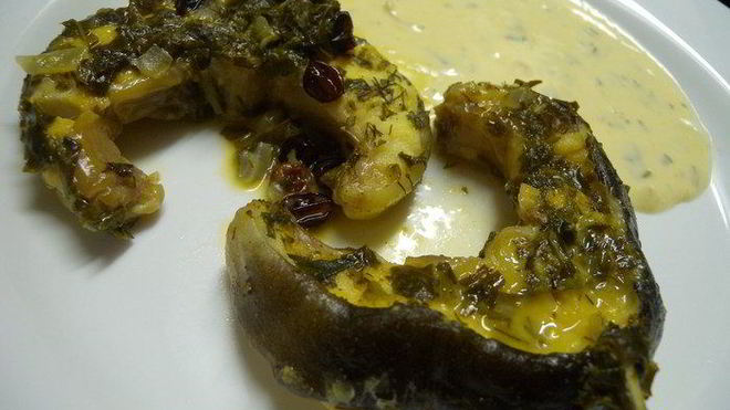 Рецепт Угорь со сливочным соусом, тушенный в апельсиновом соке с травами и калиной