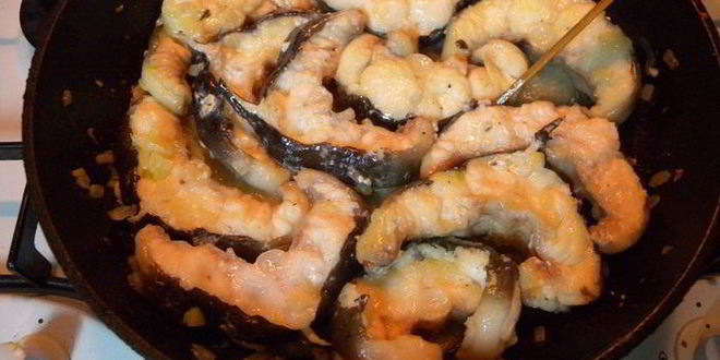 Рецепт угорь со сливочным соусом, тушенный в апельсиновом соке с травами и калиной