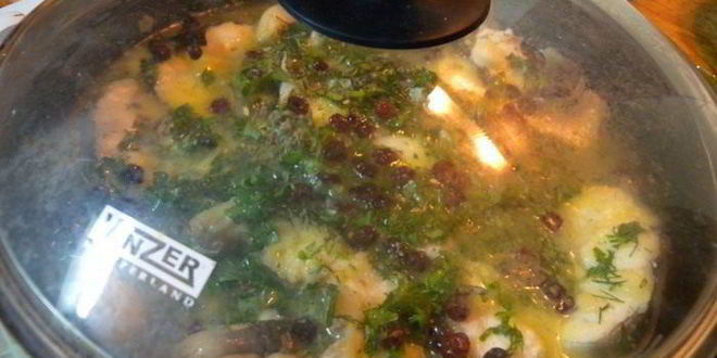 Рецепт угорь со сливочным соусом, тушенный в апельсиновом соке с травами и калиной