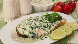 Рецепт Запеченная семга под шпинатным соусом