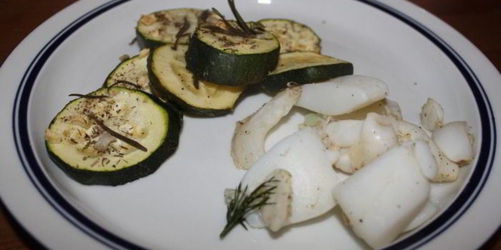 Как приготовить запеченная в фольге каракатица с кабачками