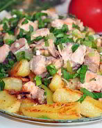 Жареная красная рыба с картошкой