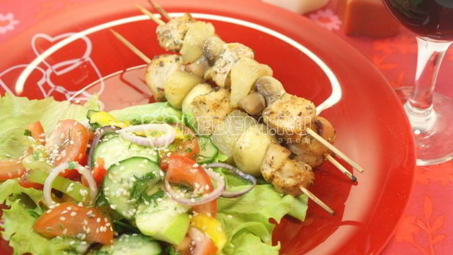 Рецепт Куриный шашлык с острым салатом