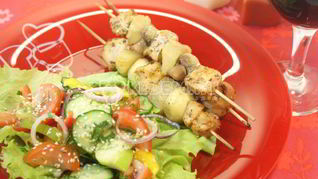 Рецепт Куриный шашлык с острым салатом