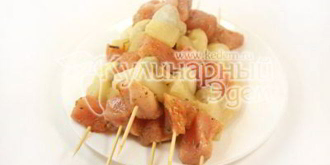 Рецепт куриный шашлык с острым салатом