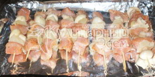 Рецепт куриный шашлык с острым салатом