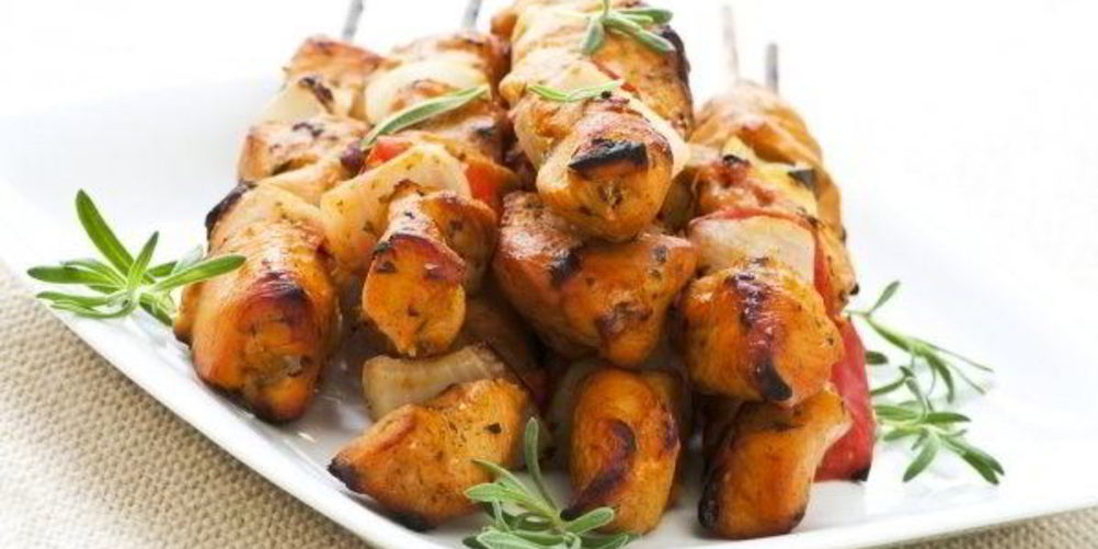 Как приготовить куриный шашлык в ароматных специях и лимонном соке