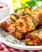 Куриные шашлычки в соусе якитори на шпажках