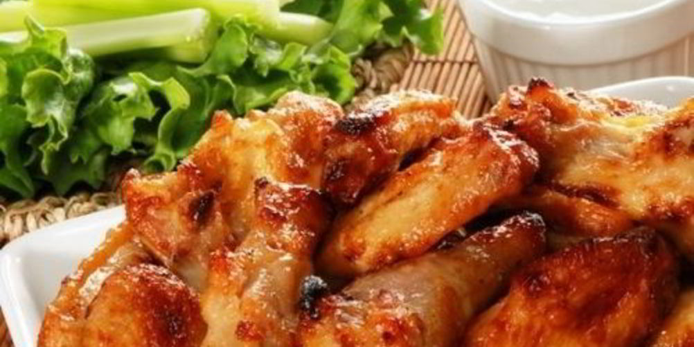 Как приготовить пикантный шашлык из куриных крылышек