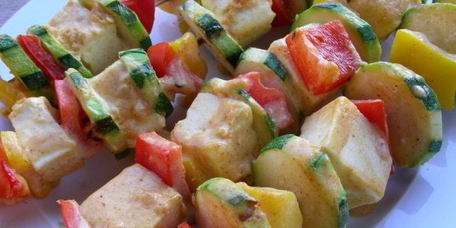 Рецепт пряные шашлычки с овощами и сыром в индийском стиле