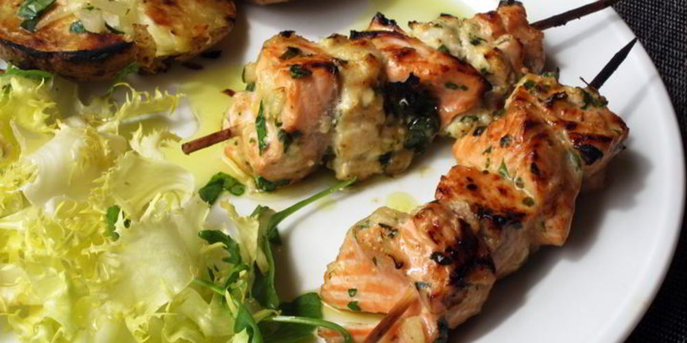 Как приготовить разноцветный рыбный шашлык