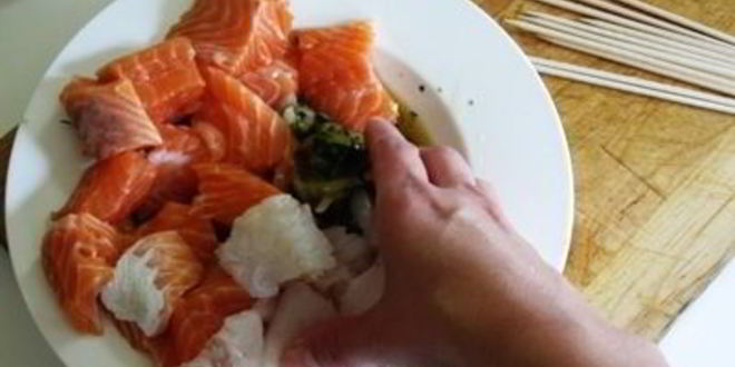 Рецепт разноцветный рыбный шашлык