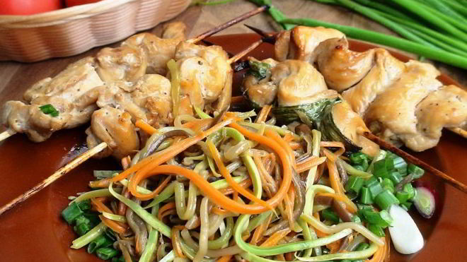 Рецепт Шашлычки и спагетти из овощей