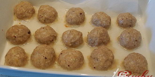 Рецепт шашлычки из фрикаделек с виноградом и помидорами