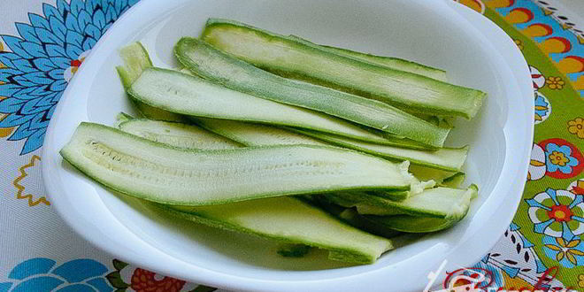 Рецепт шашлычки из фрикаделек с виноградом и помидорами