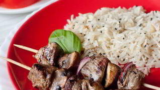 Рецепт Шашлычки из говядины с грибами и луком