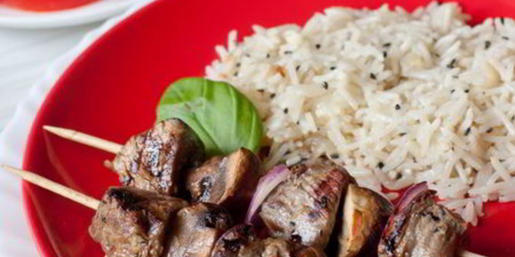 Как приготовить шашлычки из говядины с грибами и луком