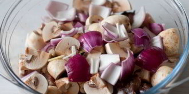 Рецепт шашлычки из говядины с грибами и луком