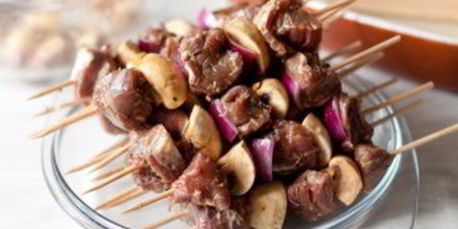 Рецепт шашлычки из говядины с грибами и луком