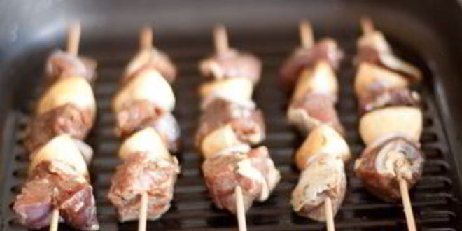 Рецепт шашлычки из говядины с грибами и луком