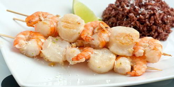 Рецепт шашлычки из гребешков и креветок