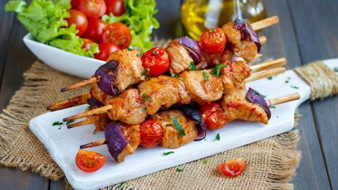 Рецепт Шашлычки из индейки на шпажках в духовке