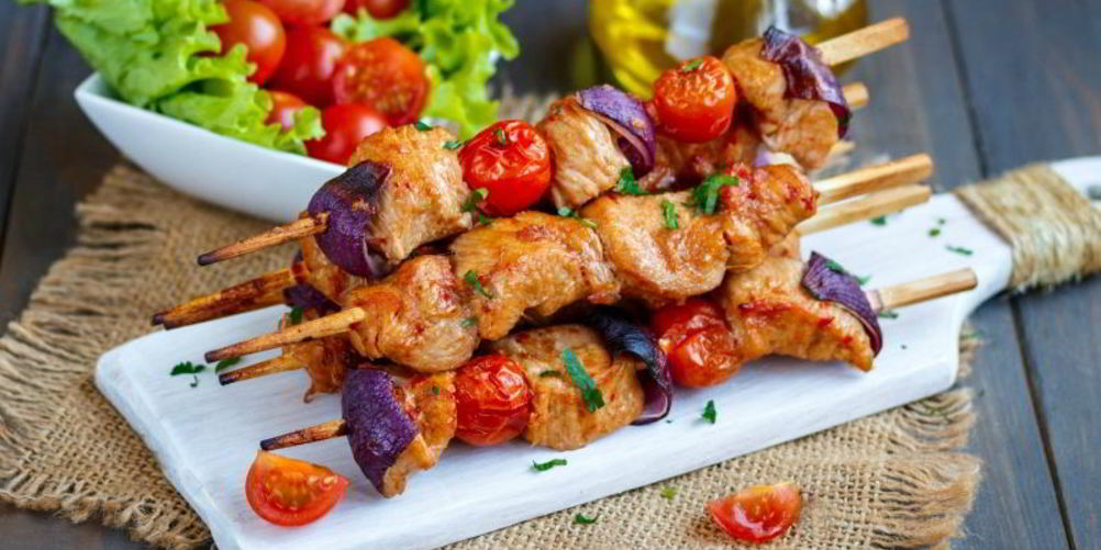 Как приготовить шашлычки из индейки на шпажках в духовке