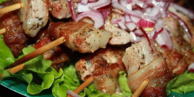 Рецепт шашлычки из свиного карбонада в беконе