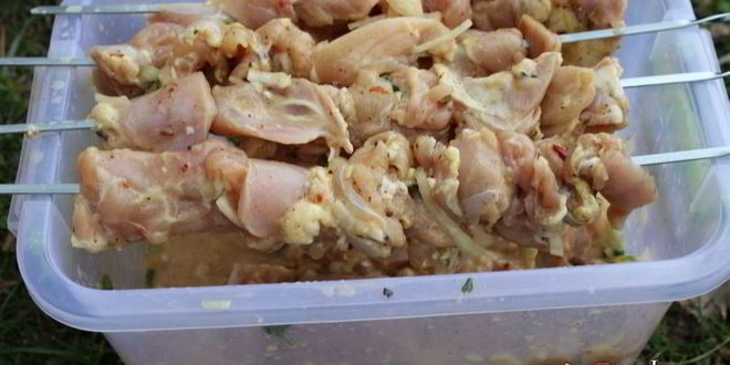 Рецепт шашлык из куриного филе, маринованного в сыворотке