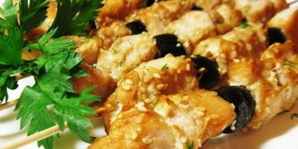 Как приготовить шашлык из курицы с маслинами в соевом маринаде