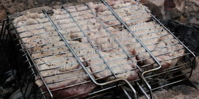 Рецепт шашлык из свиной шейки с луком