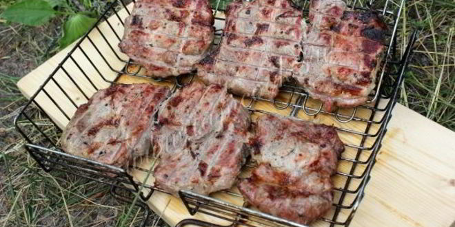 Рецепт шашлык из свиной шейки с луком