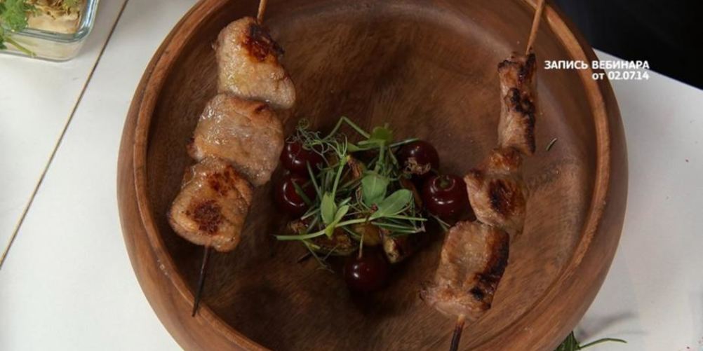 Как приготовить шашлык из вишневого поросенка с розмарином