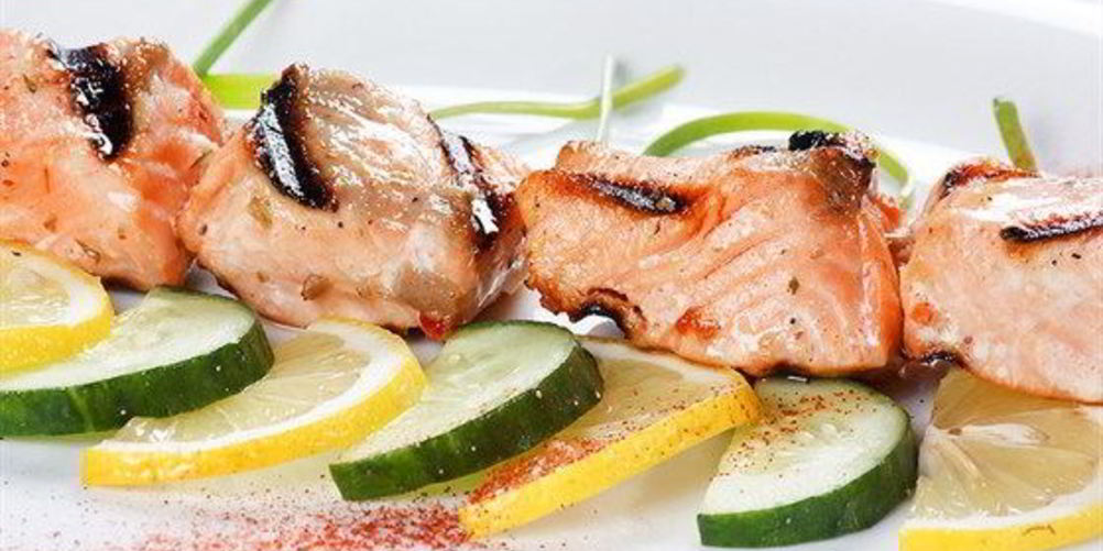 Как приготовить шашлыки из лосося в укропно-горчичной глазури