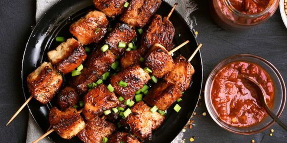 Как приготовить свиной шашлык с чили маринадом и горчицей на гриле