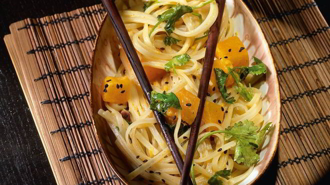 Рецепт Широкая рисовая лапша с тыквенным карри