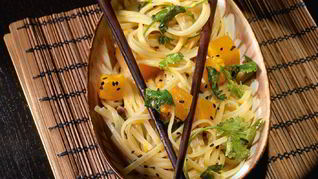 Рецепт Широкая рисовая лапша с тыквенным карри