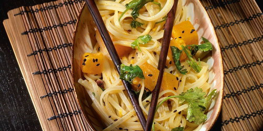 Как приготовить широкая рисовая лапша с тыквенным карри