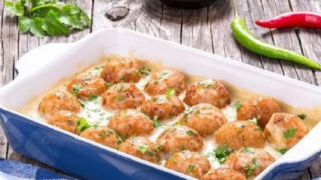 Рецепт Куриные тефтели с йогуртовым соусом