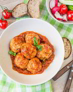 Куриные тефтели в томатном соусе