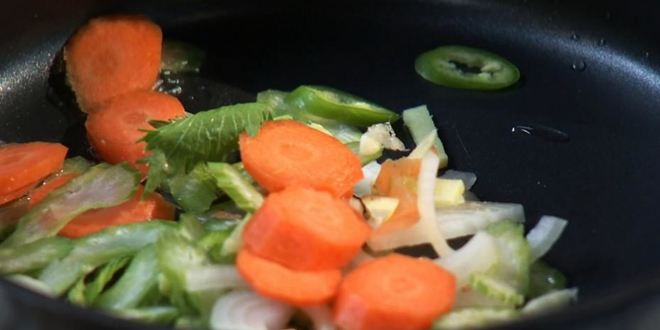 Рецепт тефтели из сельдерея с овощным соусом